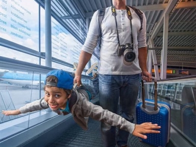 Отец с помощью фотошопа создает суперские снимки с сыном